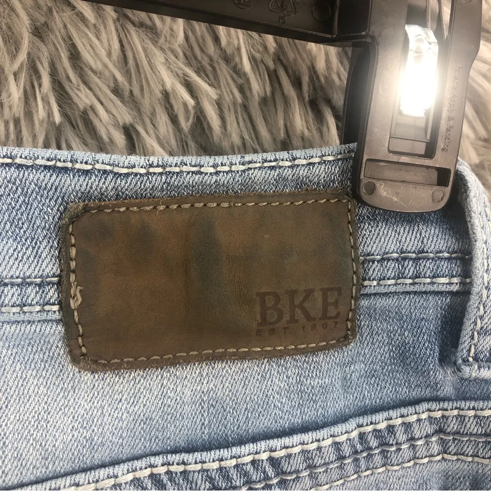 BKE Buckle Jeans Mens Size 34 Tyler Straight Blue Jeans Whiskered